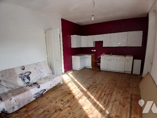 Immeuble à usage commercial et d'habitation à vendre à SECONDIGNY (79130)
