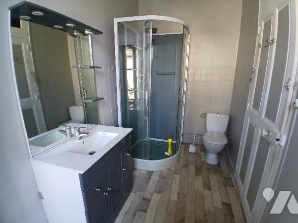 Immeuble à usage commercial et d'habitation à vendre à SECONDIGNY (79130)