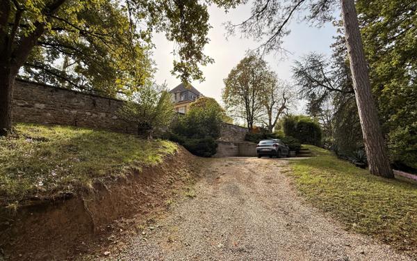 Maison à louer    5 pièces •  Saint-Genis-Laval