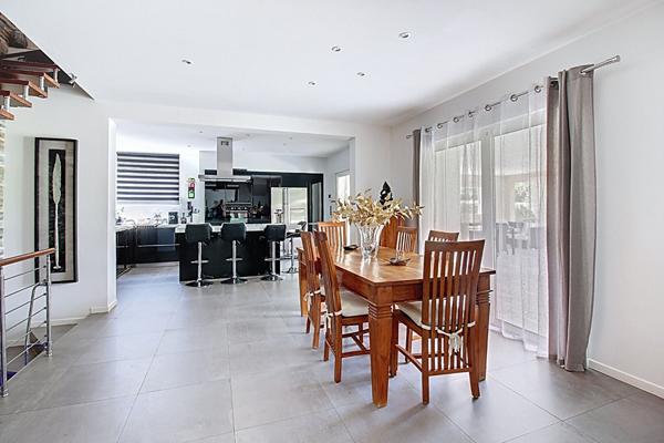 A VENDRE DRAGUIGNAN Maison 300 m² avec PISCINE GARAGE SOUS SOL terrain 4600 m²