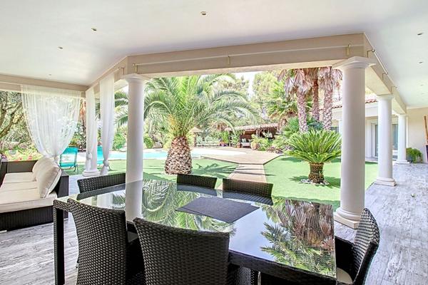 A VENDRE DRAGUIGNAN Maison 300 m² avec PISCINE GARAGE SOUS SOL terrain 4600 m²