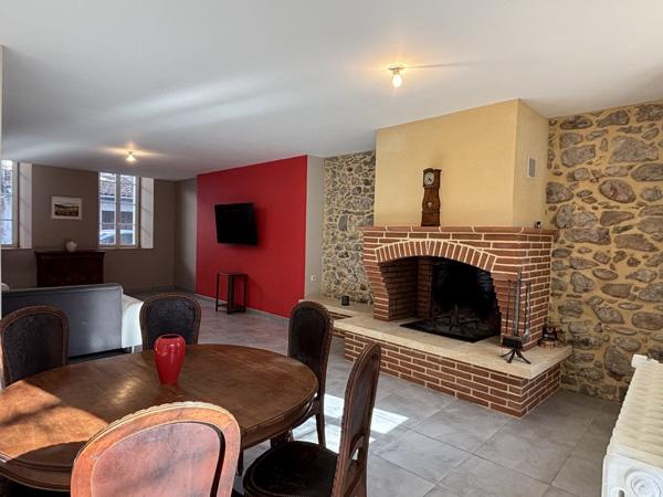 Maison de village du XIXe siècle en pierre Belesta