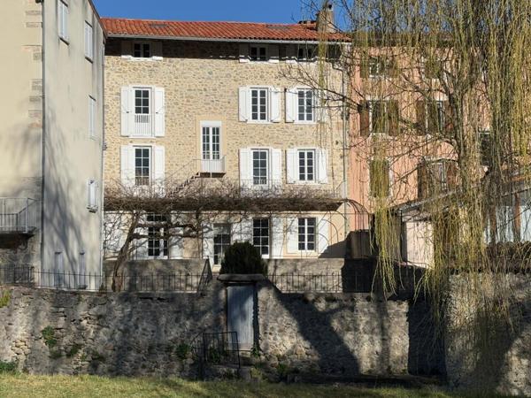 Maison de village du XIXe siècle en pierre Belesta