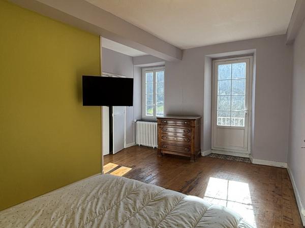 Maison de village du XIXe siècle en pierre Belesta