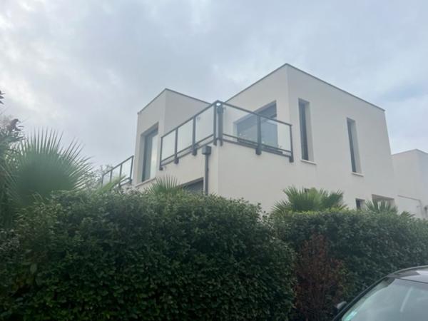 Villa récente à AGDE ,3 suites ,Terrasses panoramiques ,Couloir de nage