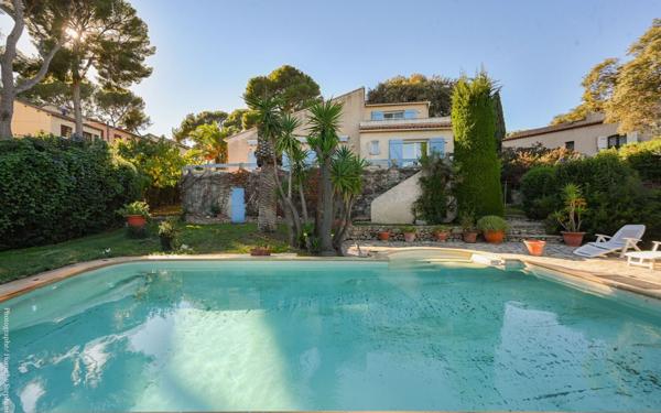 Maison à vendre    5 pièces •  Sanary-sur-Mer