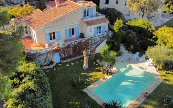 Maison à vendre    5 pièces •  Sanary-sur-Mer