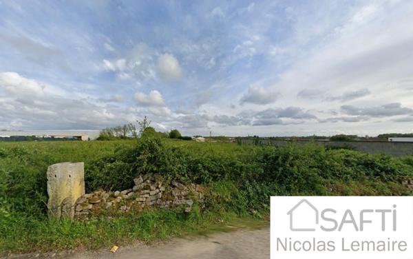 A vendre très beau terrain d'une superficie de 285 m² libre de constructeur LOT N° 3 sur NIORT proche zone commerciale.