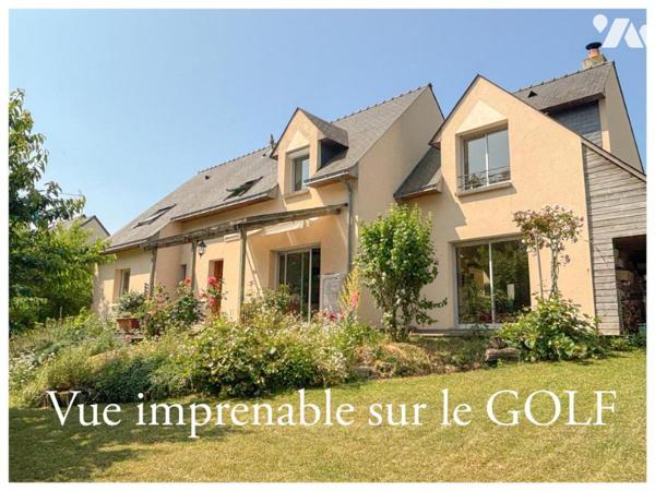 Maison d’architecte avec vue imprenable sur le golf – Calme, volumes et élégance