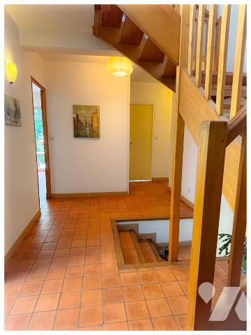 Maison d’architecte avec vue imprenable sur le golf – Calme, volumes et élégance