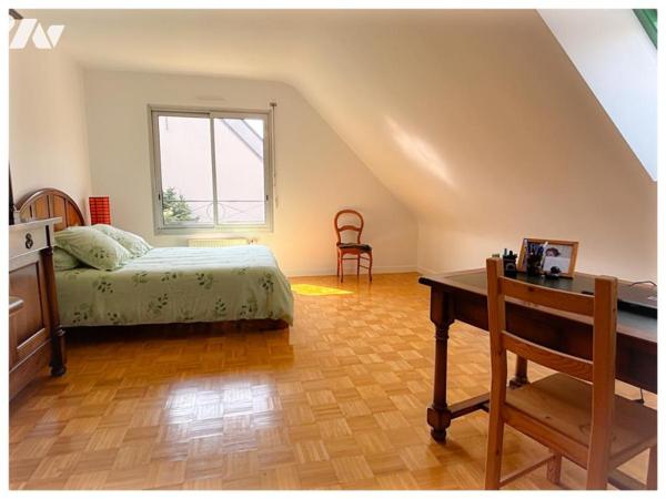 Maison d’architecte avec vue imprenable sur le golf – Calme, volumes et élégance