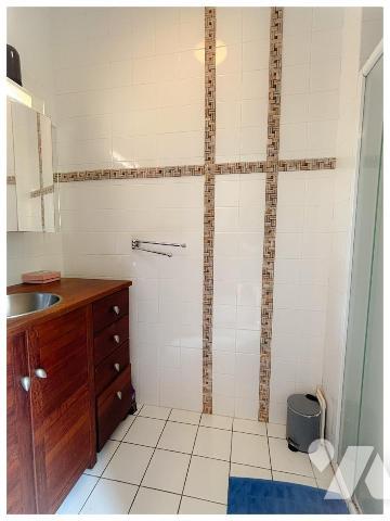 Maison d’architecte avec vue imprenable sur le golf – Calme, volumes et élégance