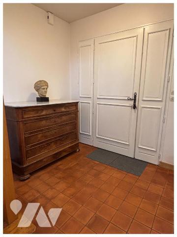 Maison d’architecte avec vue imprenable sur le golf – Calme, volumes et élégance