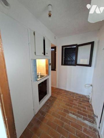 VUE MER - Appartement de type T1  composé d'une entrée avec espace kitchenette, salle d'eau ( d...