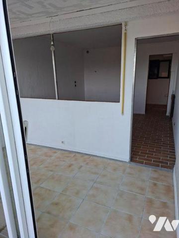 VUE MER - Appartement de type T1  composé d'une entrée avec espace kitchenette, salle d'eau ( d...