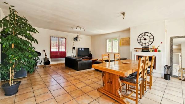 Maison à vendre 5 pièces, 4 chambres avec jardin et garage à LALOUBERE (65)