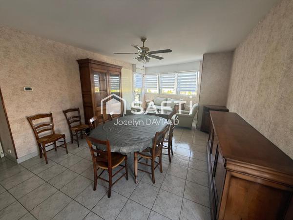 ST BARTHELEMY D'ANJOU, Centre ville, au 3° et dernier étage, T3 de 78 m2 avec terrasse de 30 m2