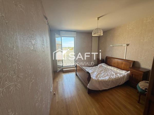 ST BARTHELEMY D'ANJOU, Centre ville, au 3° et dernier étage, T3 de 78 m2 avec terrasse de 30 m2