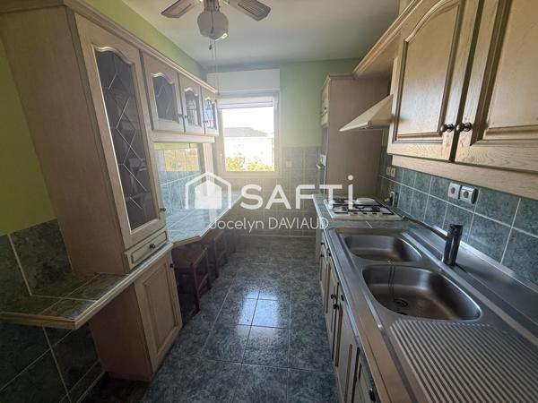 ST BARTHELEMY D'ANJOU, Centre ville, au 3° et dernier étage, T3 de 78 m2 avec terrasse de 30 m2