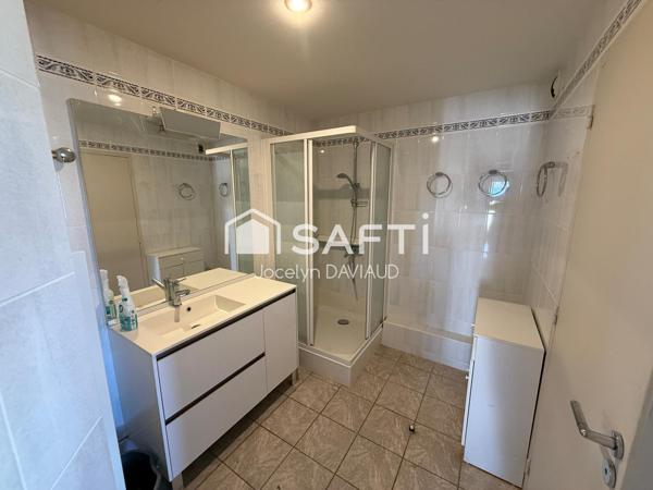 ST BARTHELEMY D'ANJOU, Centre ville, au 3° et dernier étage, T3 de 78 m2 avec terrasse de 30 m2