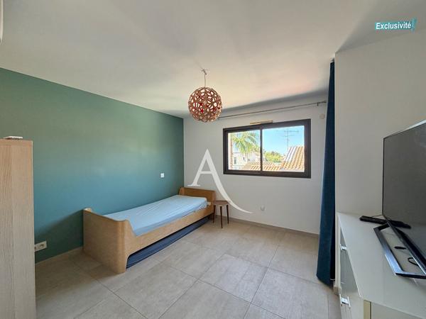 RARE SUR PEROLS - BELLE MAISON 4 FACES EN R+1 - 5 PIÈCES - 105 M2 - 3 CHB - PISCINE - JARDIN 335 M2 ENVIRON LOCATION MEUBLÉE A L'ANNÉE
