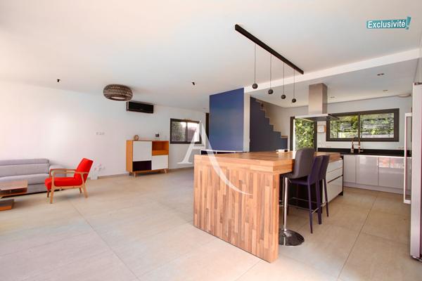 RARE SUR PEROLS - BELLE MAISON 4 FACES EN R+1 - 5 PIÈCES - 105 M2 - 3 CHB - PISCINE - JARDIN 335 M2 ENVIRON LOCATION MEUBLÉE A L'ANNÉE