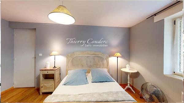 Corps de ferme restauré avec piscine et terrain de 38826 m².