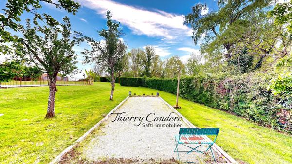 Corps de ferme restauré avec piscine et terrain de 38826 m².