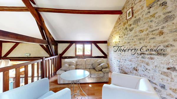 Corps de ferme restauré avec piscine et terrain de 38826 m².