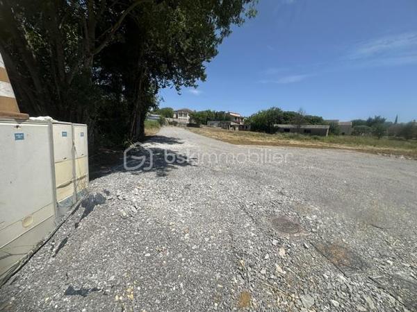 Situé à Saint Christol Les Ales à moins de 2 kilomètres du centre ville ,
les commodités , les commerces , les cabilets médicaux , les écoles , les centres sociaux culturels .....
Terrain à Bâtir ,d'une superficie de 785 m² viabilisé !!
en Eau 
en electricité 
 relié au tout à l'égout , un batiment existant et cadastré d'une superficie de 30 m² sur la parcelle .
 à savoir que l'étude de sol a été réalisé ainsi que les diagnostics .
 Libre de tous constructeurs 
 Au calme ! A une heure des plages !
30 minutes de Nîmes !
A proximité des écoles ,à 5 minutes de Ribaute les Tavernes ,
A 5 minutes de l'entrée  d'Ales 

 

vous souhaitez des informations complémntaires ?
 je reste à votre écoute et à votre disposition fin de répondre à vos questions .
