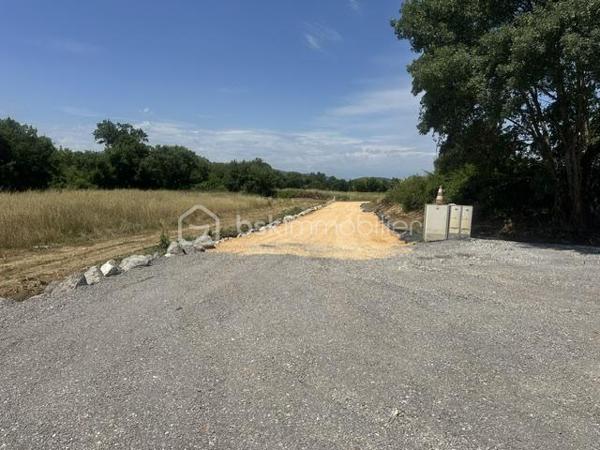 Situé à Saint Christol Les Ales à moins de 2 kilomètres du centre ville ,
les commodités , les commerces , les cabilets médicaux , les écoles , les centres sociaux culturels .....
Terrain à Bâtir ,d'une superficie de 785 m² viabilisé !!
en Eau 
en electricité 
 relié au tout à l'égout , un batiment existant et cadastré d'une superficie de 30 m² sur la parcelle .
 à savoir que l'étude de sol a été réalisé ainsi que les diagnostics .
 Libre de tous constructeurs 
 Au calme ! A une heure des plages !
30 minutes de Nîmes !
A proximité des écoles ,à 5 minutes de Ribaute les Tavernes ,
A 5 minutes de l'entrée  d'Ales 

 

vous souhaitez des informations complémntaires ?
 je reste à votre écoute et à votre disposition fin de répondre à vos questions .