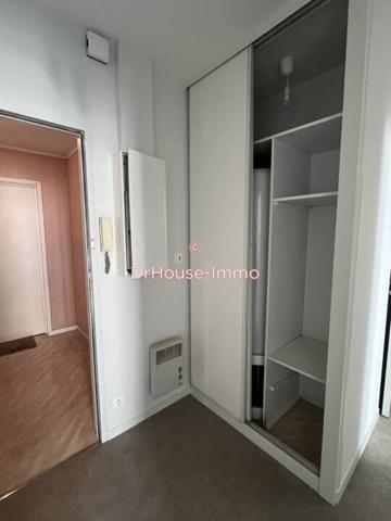 Appartement à louer 4 pièces de 84 m²