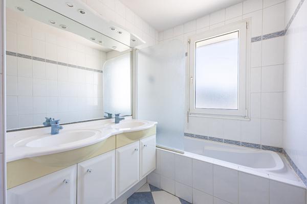 BOUVARDIERE – Maison familiale de 202m² avec jardin et garage