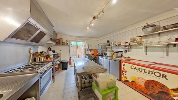 FOND DE COMMERCE RESTAURATION PIZZERIA AVEC TERRASSE RESERVE ET APPARTEMENT