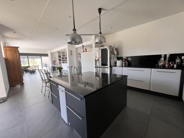 Maison
         7 pièces
        - 247 m² 420 000 € *