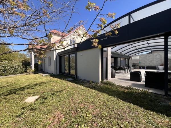 Maison
         7 pièces
        - 247 m² 420 000 € *