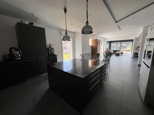 Maison
         7 pièces
        - 247 m² 420 000 € *