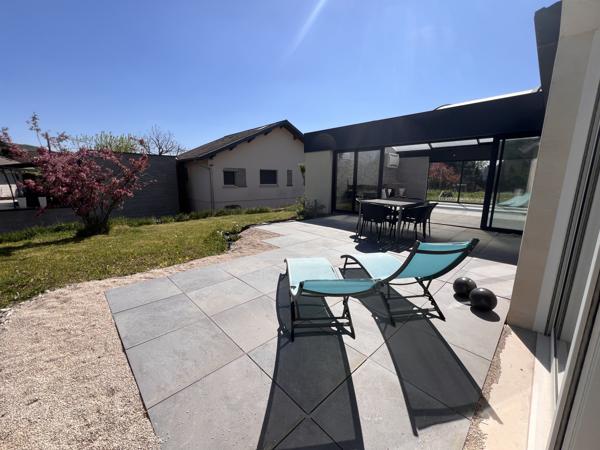 Maison
         7 pièces
        - 247 m² 420 000 € *