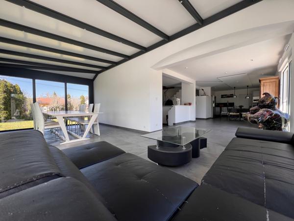 Maison
         7 pièces
        - 247 m² 420 000 € *