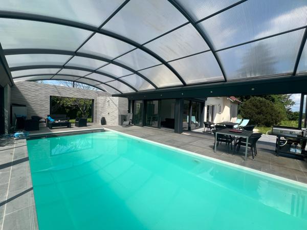Maison
         7 pièces
        - 247 m² 420 000 € *