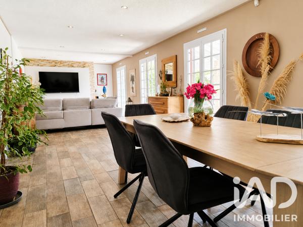 Maison à vendre 10 pièces 176,2 m² Saint-Privat-des-Vieux