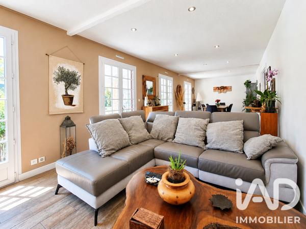 Maison à vendre 10 pièces 176,2 m² Saint-Privat-des-Vieux