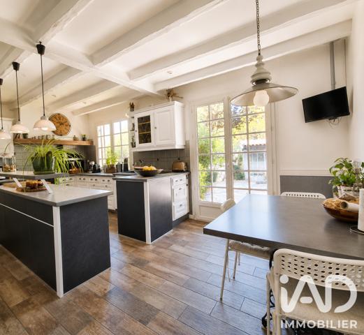 Maison à vendre 10 pièces 176,2 m² Saint-Privat-des-Vieux