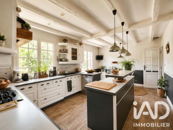 Maison à vendre 10 pièces 176,2 m² Saint-Privat-des-Vieux