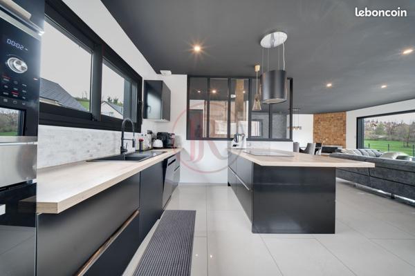 Maison
         4 pièces
        - 150 m² 595 000 € *