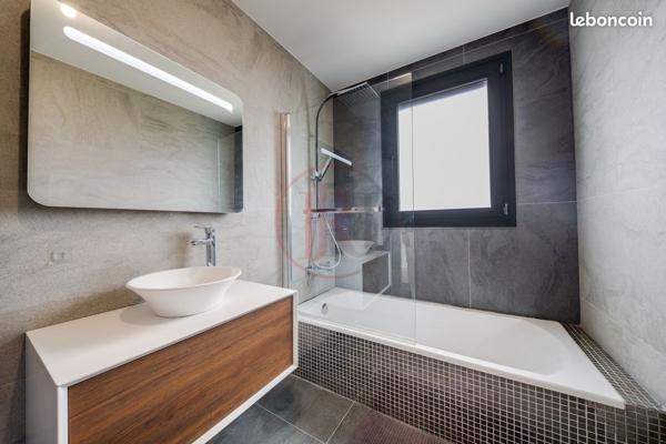 Maison
         4 pièces
        - 150 m² 595 000 € *