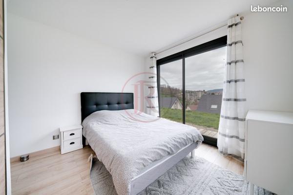 Maison
         4 pièces
        - 150 m² 595 000 € *