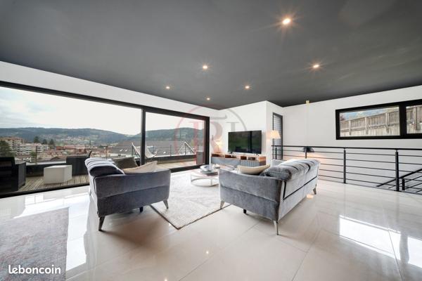 Maison
         4 pièces
        - 150 m² 595 000 € *