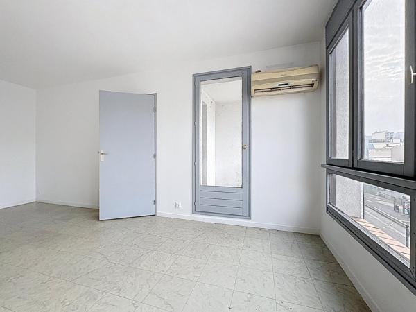 Hyper centre - T2 dans immeuble avec ascenseur