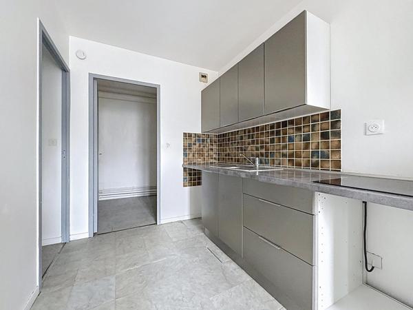 Hyper centre - T2 dans immeuble avec ascenseur